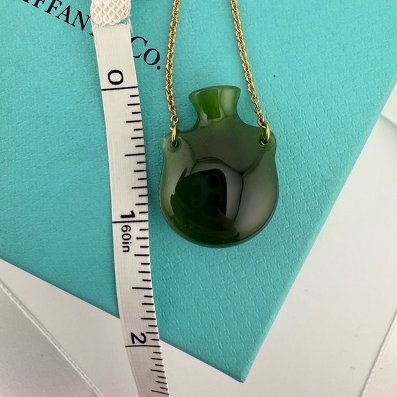 Tiffany & Co. 18k Elsa Peretti® Bottle Green Jade Pendant in Yellow Gold - Picture 7 of 11
